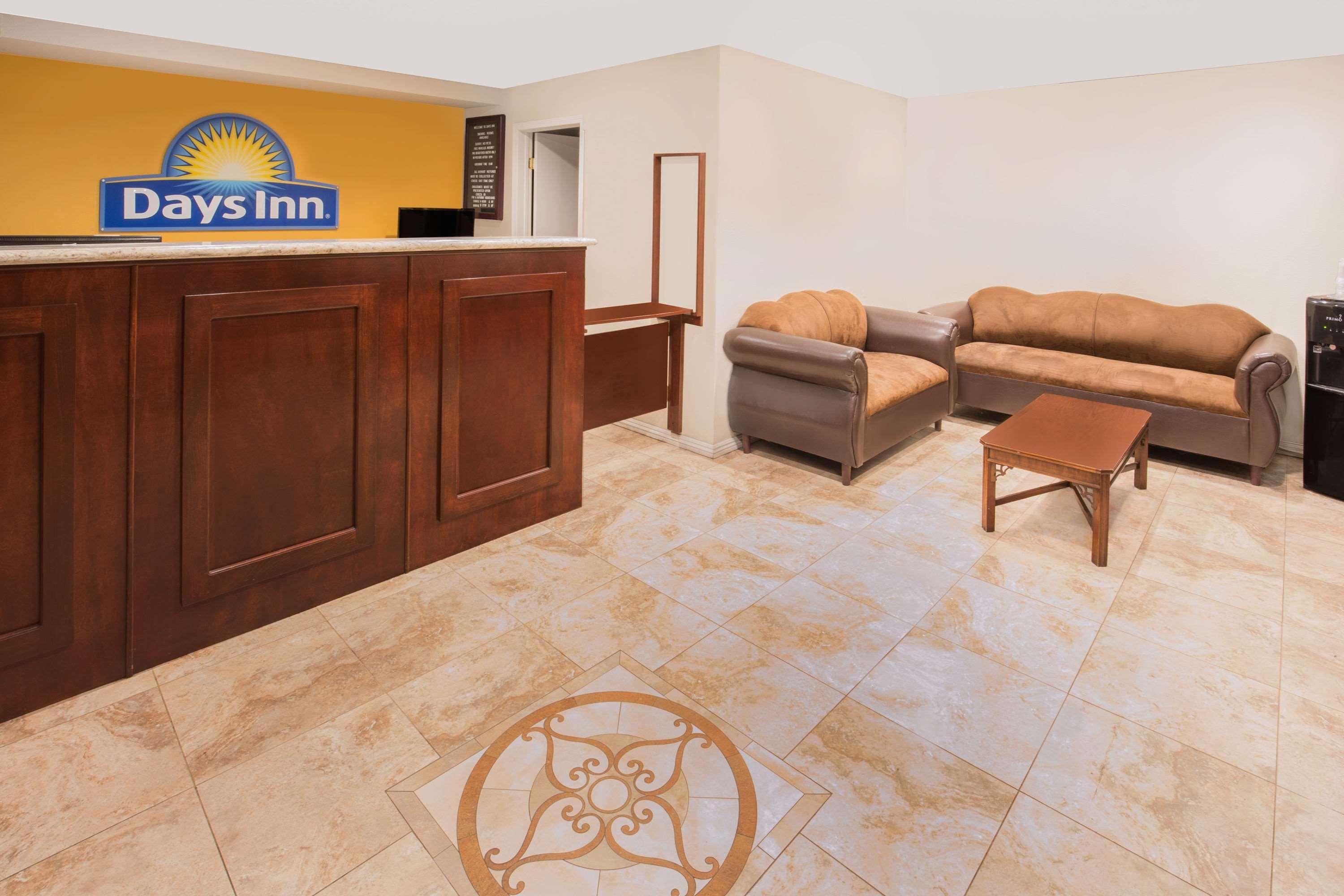 Days Inn By Wyndham Ontario Airport Buitenkant foto