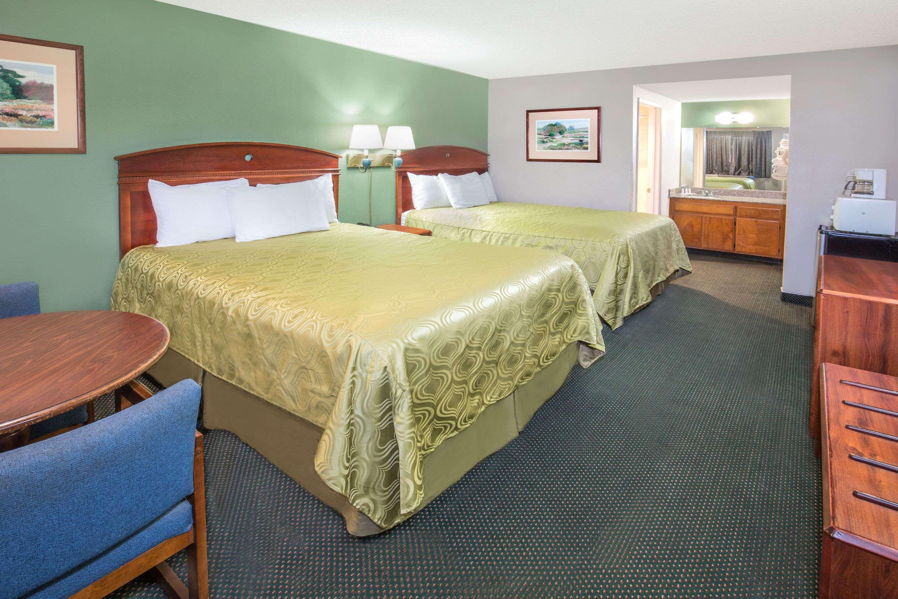 Days Inn By Wyndham Ontario Airport Buitenkant foto