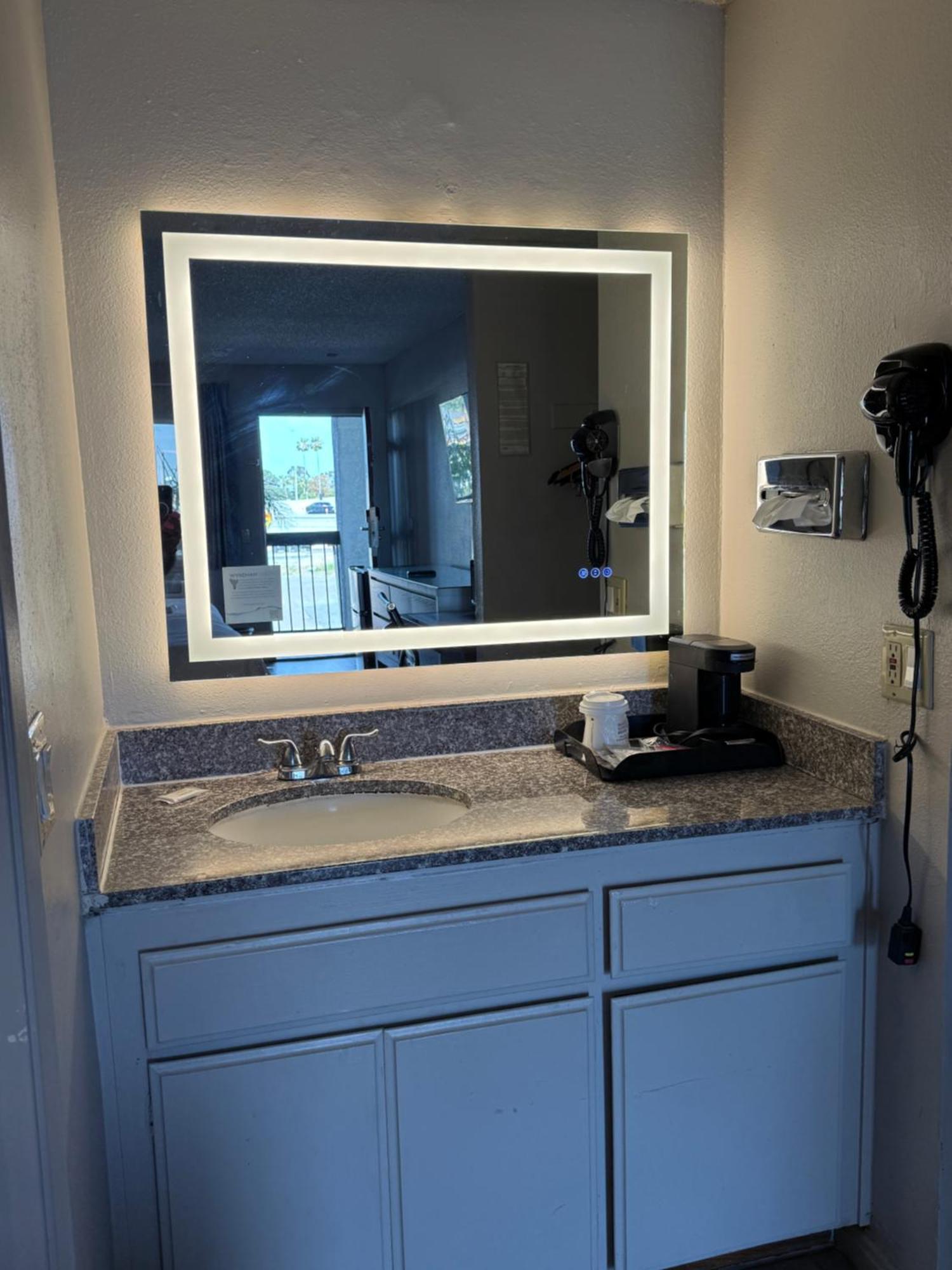 Days Inn By Wyndham Ontario Airport Buitenkant foto