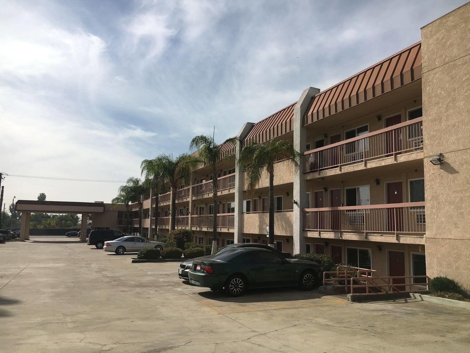 Days Inn By Wyndham Ontario Airport Buitenkant foto