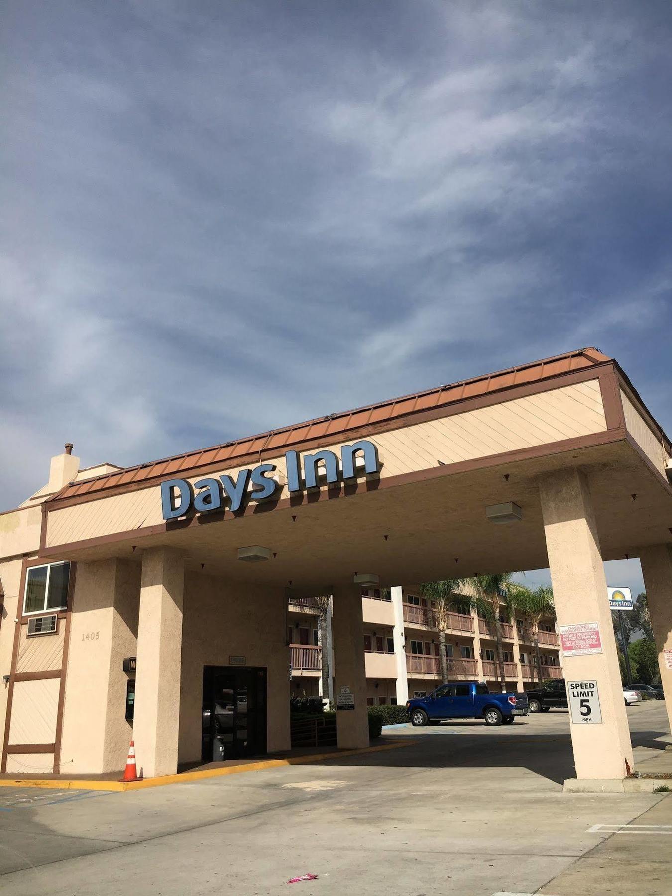 Days Inn By Wyndham Ontario Airport Buitenkant foto
