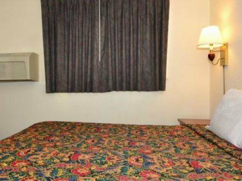 Days Inn By Wyndham Ontario Airport Buitenkant foto