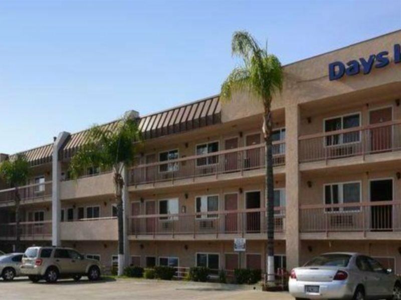 Days Inn By Wyndham Ontario Airport Buitenkant foto